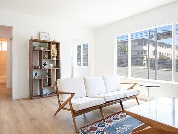 5th image of 4019 Oakwood Ave #8