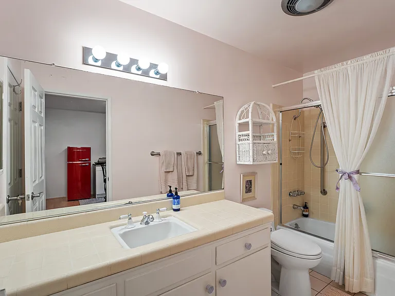 10401 Laramie Ave — Photo 4