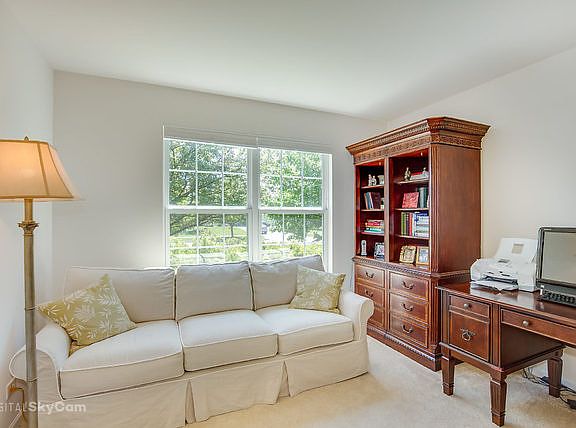 5th image of 2537 Moutray Ln