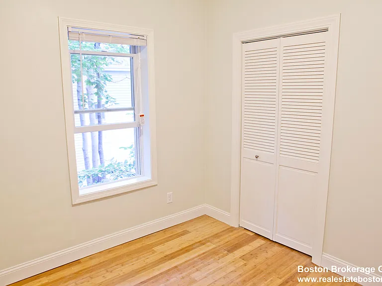 35 Forbes St #2L — Photo 6