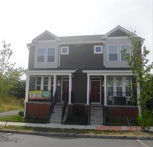 3 bed, 3.0 bath, 1700 sqft, $3,400 — Photo 2