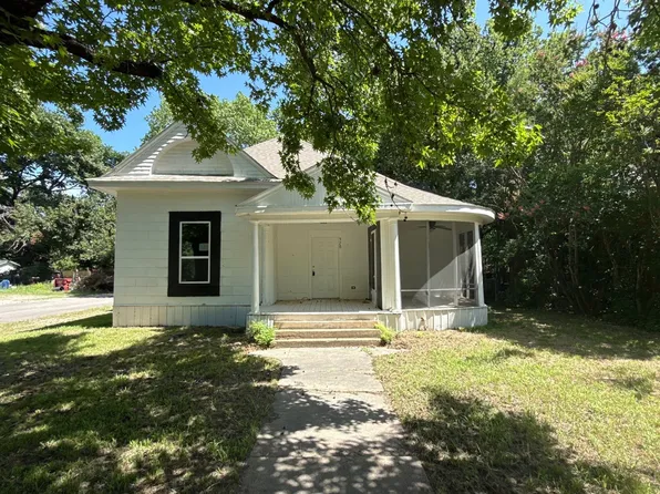 320 W 6th St, Bonham, TX 75418