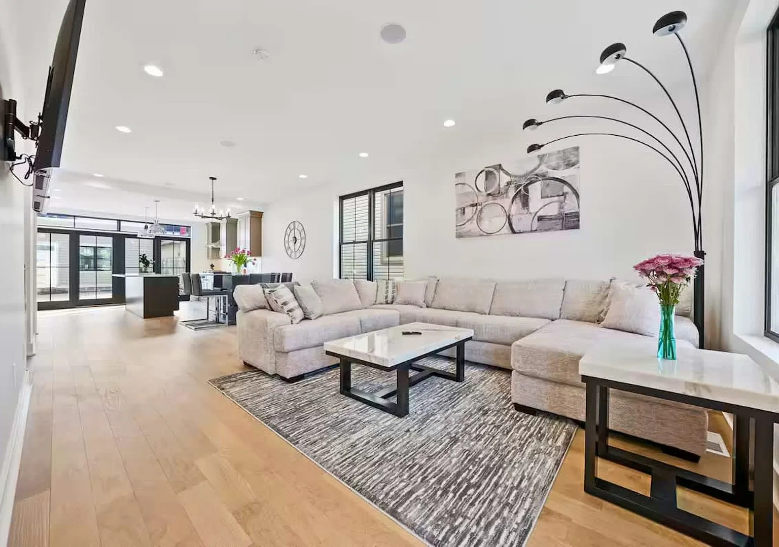 Casa Blanca by Jungle House | Walk to High Street | Near Convention — Photo 1