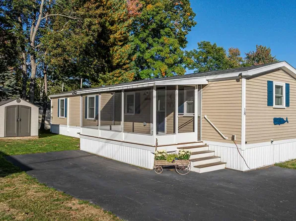 18 Seabreeze Drive, North Hampton, NH 03862