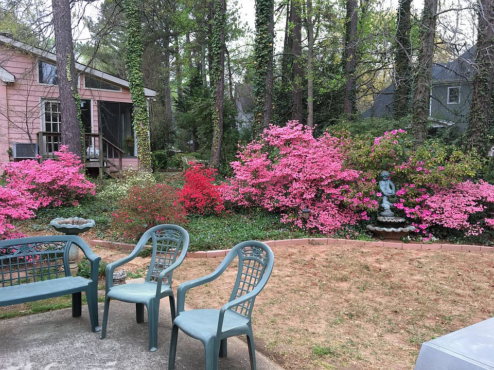 1st image of 221 Hickory Walk