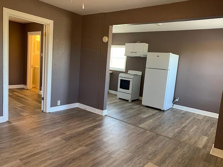 107 E Highland Blvd — Photo 3