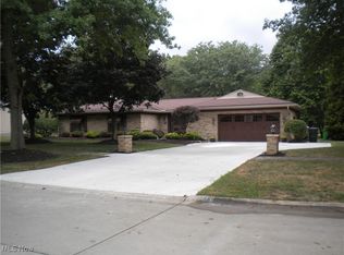 861 Wisteria Dr, Barberton, OH