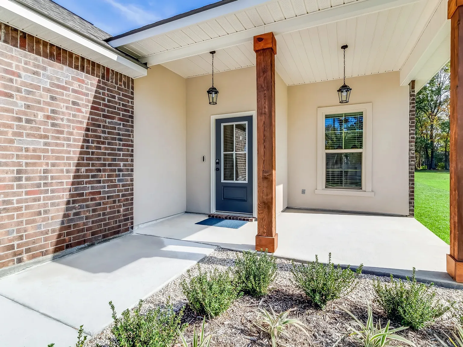 4 bed, 2.5 bath, 1760 sqft, $2,399 — Photo 2