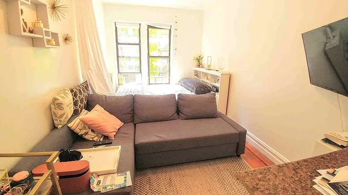 Rented by Downtown Mgt & Realty LLC | media 6