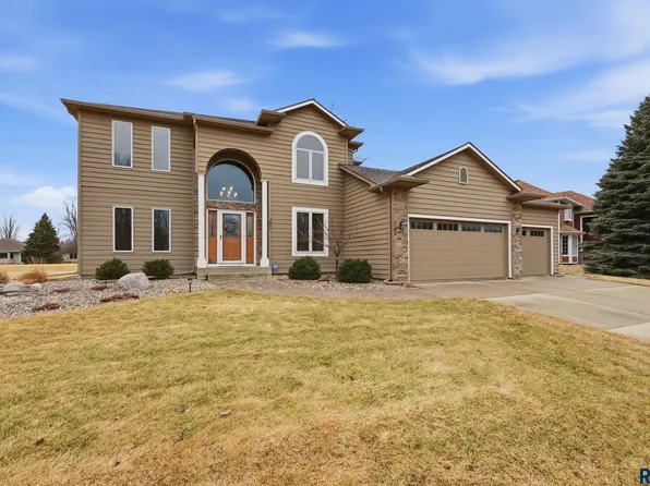 801 E Inverness Dr, Sioux Falls, SD 57108