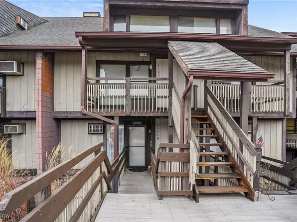 1599 Treetop Trl, Akron, OH 44313