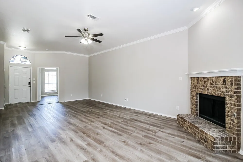 3 bed, 2.0 bath, 1650 sqft, $2,075 — Photo 4