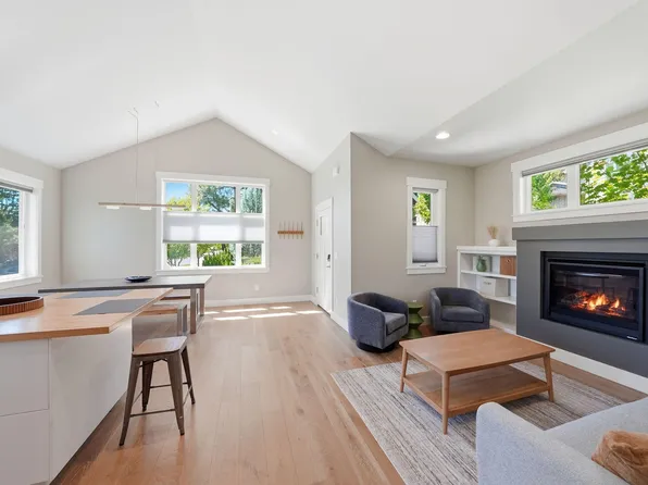 1913 NW Monterey Mews #8, Bend, OR 97703
