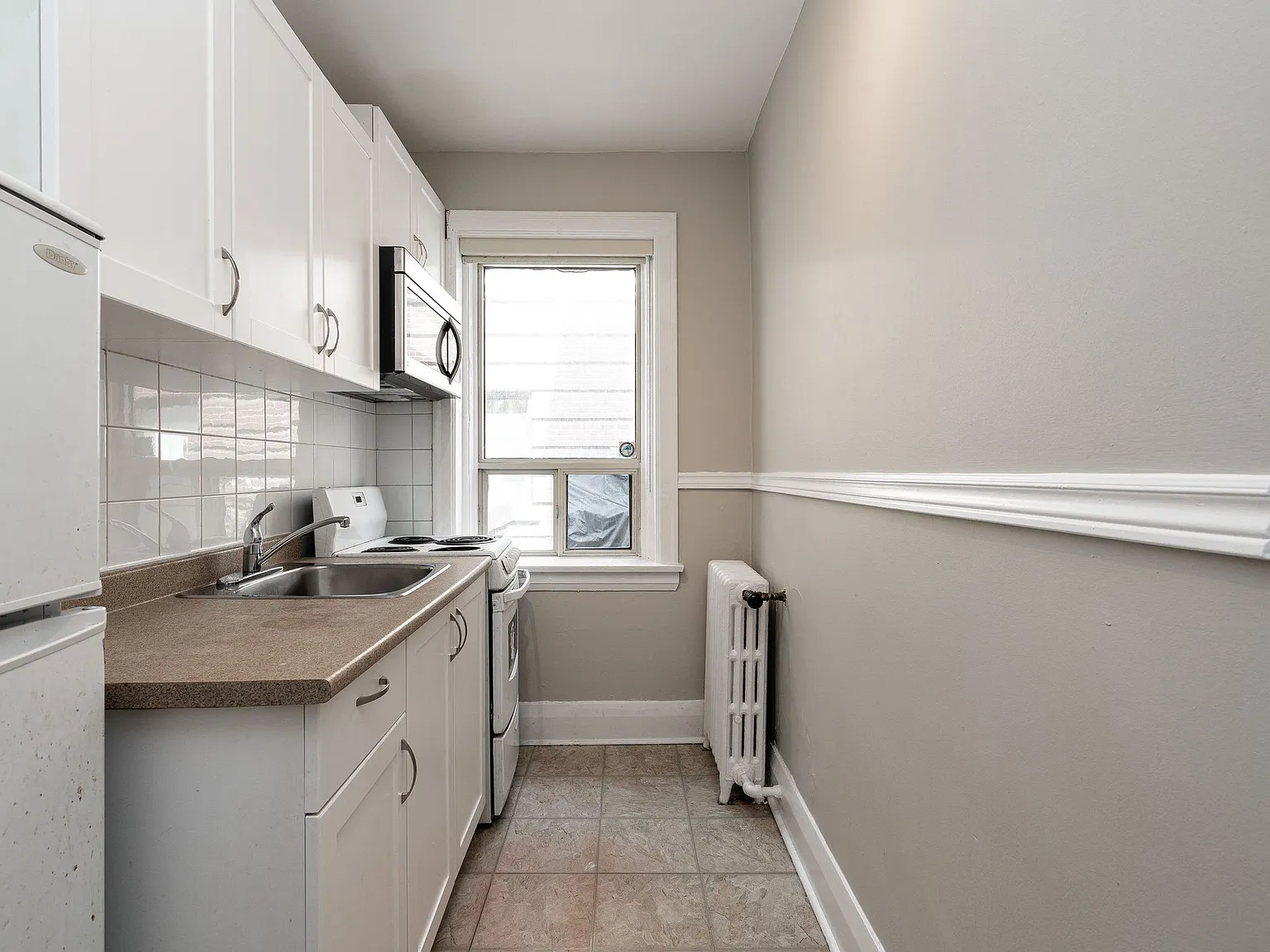 1 Claude Avenue — Photo 4