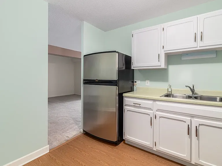 2201 S Stewart Ave #4H — Photo 6