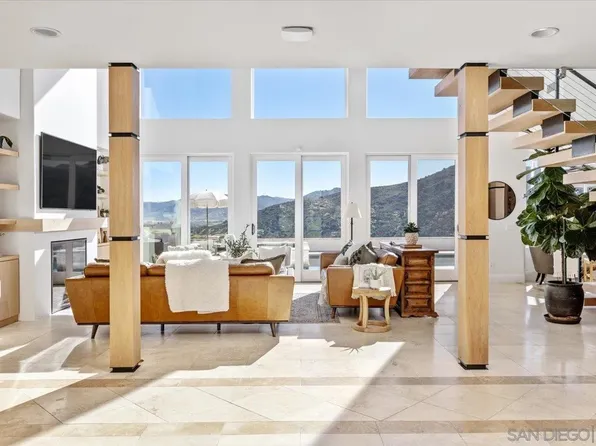 2814 Paseo Del Sol, Escondido, CA 92025