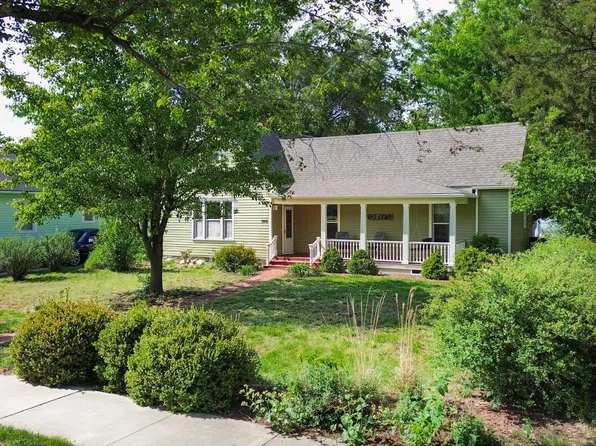 308 E 2nd St, Newton, KS 67114