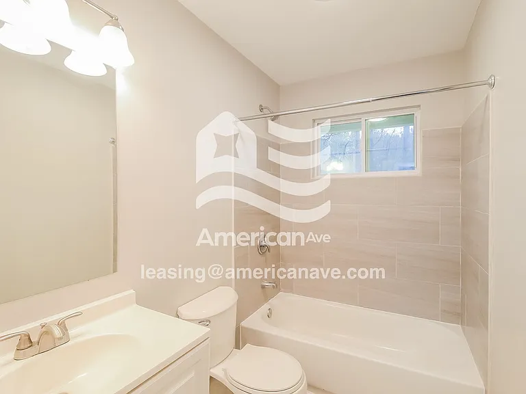 599687_013_wm_-_bathroom_13526949.jpg