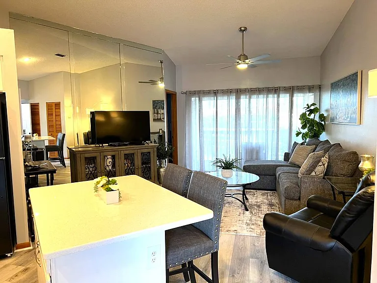 4801 Casablanca Cir — Photo 16
