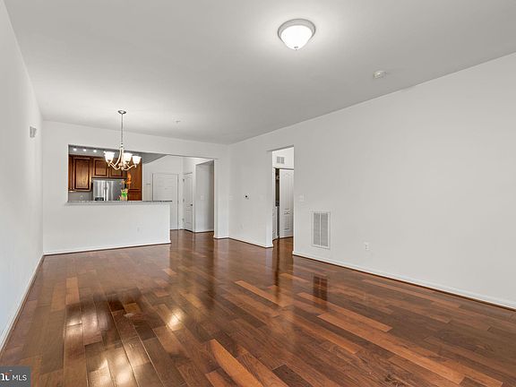 5th image of 625 Quarry View Ct #104