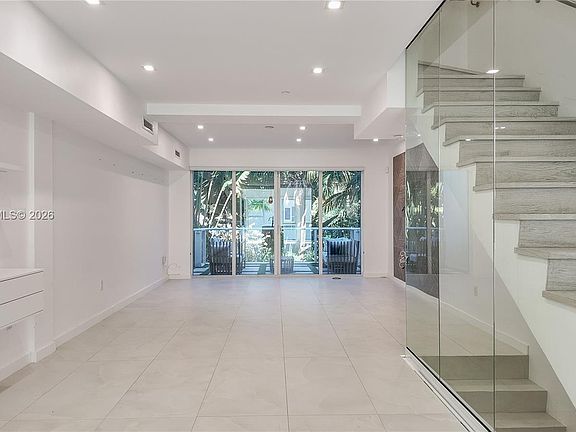 2nd image of 456 NE 39th St #304