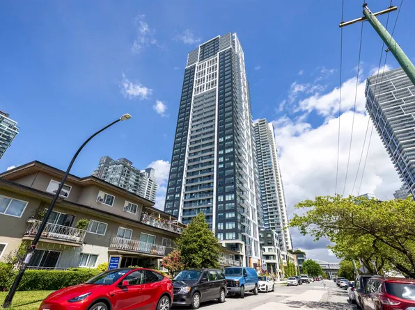 6537 Telford Ave #207, Burnaby, BC V5H 0K9