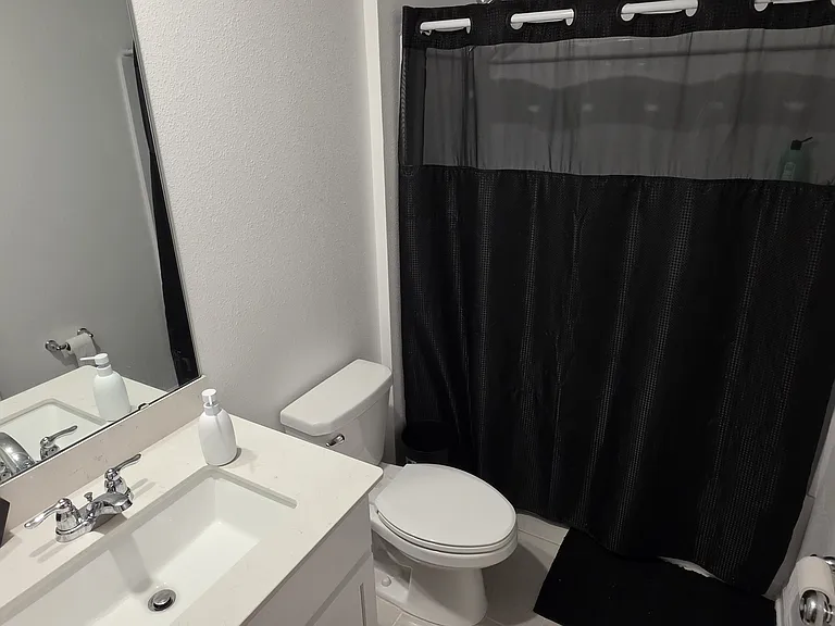 2410 McKinley Dr — Photo 1