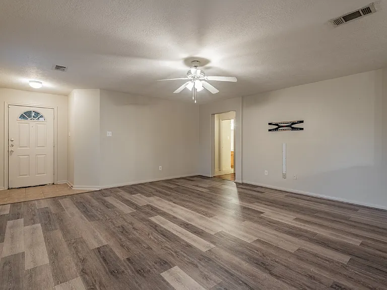 9438 Ashville Dr — Photo 1