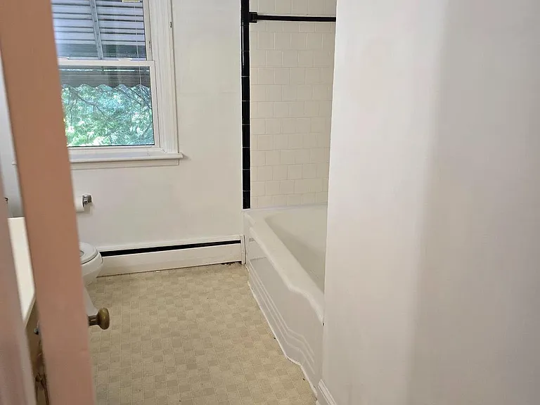 618 Biggs Ave — Photo 8