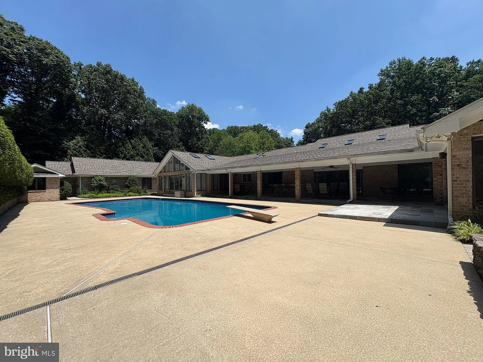 6 bed, 8.0 bath, 10045 sqft, $9,500 — Photo 4