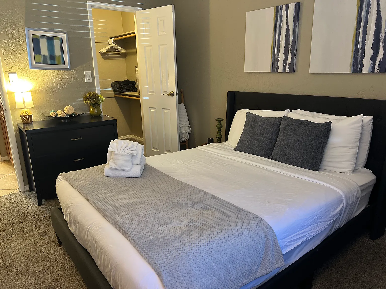115 E Cortez Dr — Photo 3