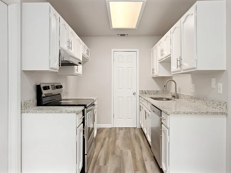 5915 Cliff Trail Dr — Photo 11