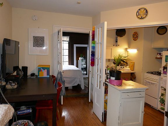2nd image of 2112 Pillsbury Ave S APT 9