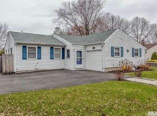 227 Stuyvesant Dr, Selden, NY 11784