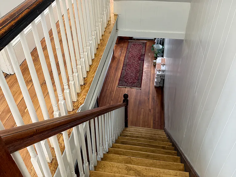 Hillside St — Photo 11