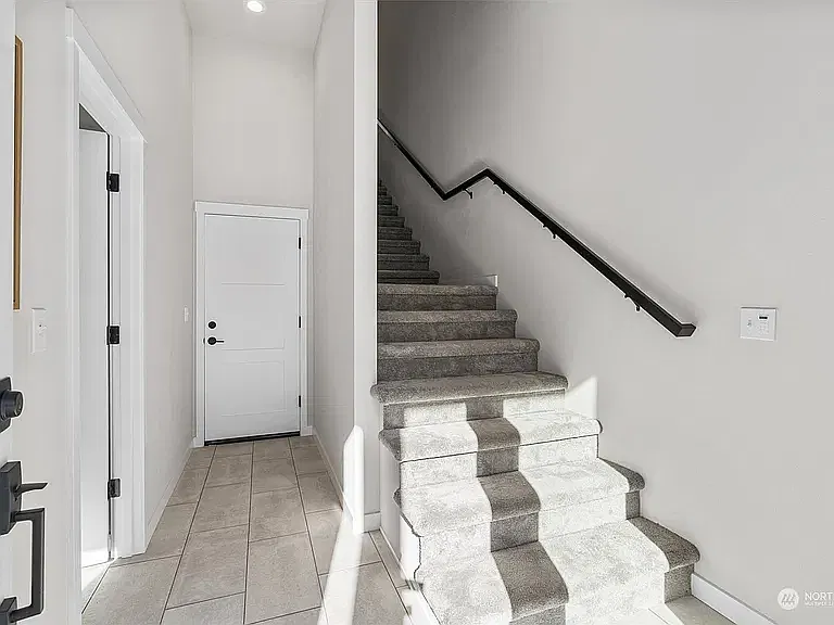 3 bed, 3.5 bath, 1653 sqft, $3,695 — Photo 3