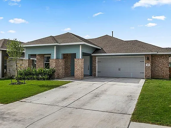 4 bed, 2303 sqft, $2,599 — Photo 2