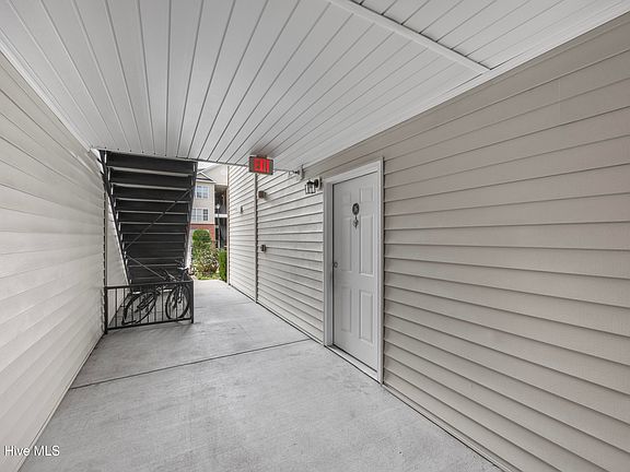 3rd image of 2827 Bloomfield Lane Unit 106
