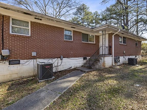 4th image of 61 Pine St NE