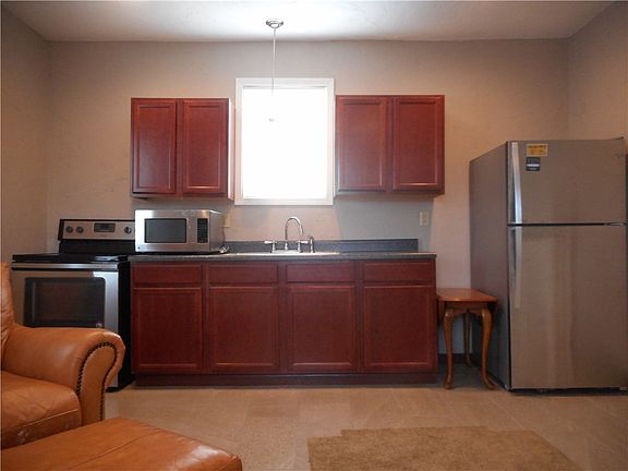 3rd image of 825/831 6th St