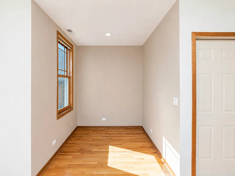 3240 N Racine Ave #2 — Photo 4