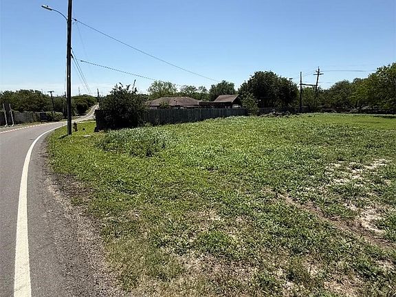 3rd image of 12941 Hearn Rd