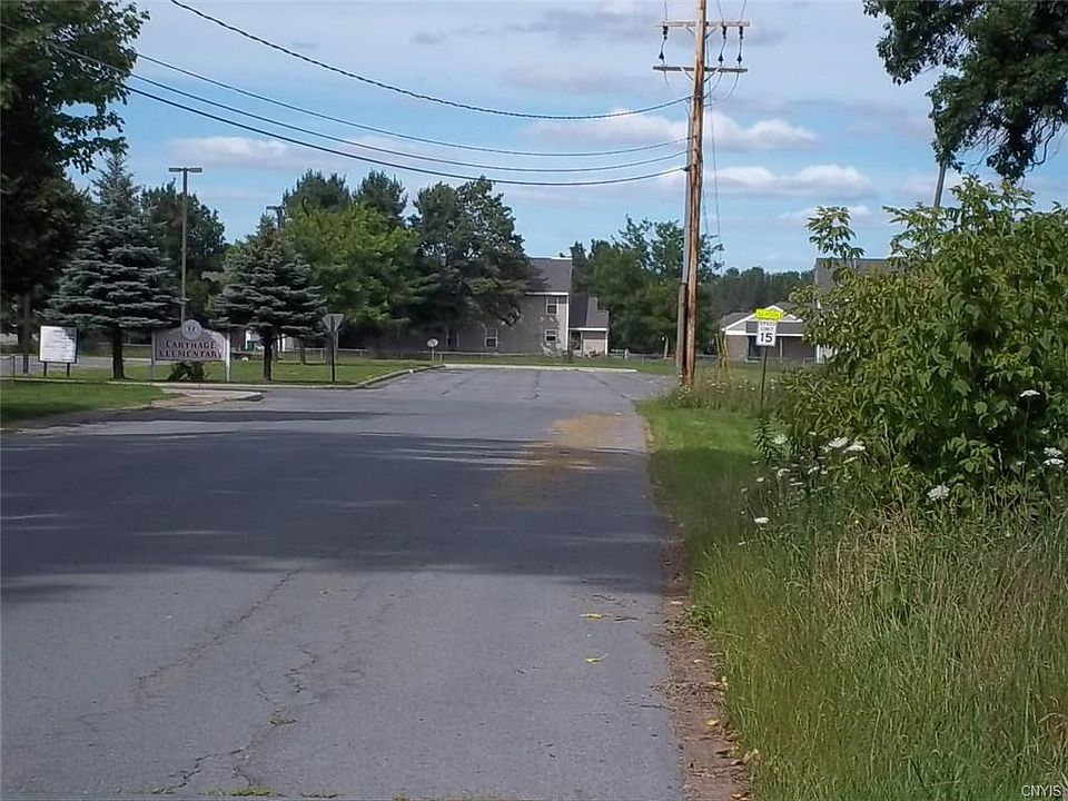 2nd image of 819 Beaver Ln