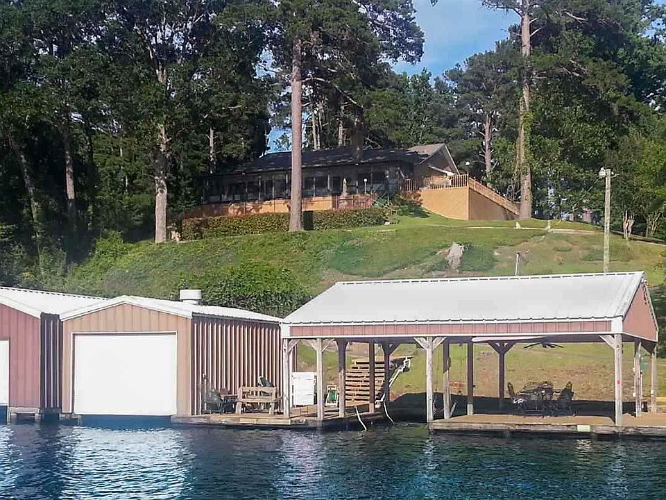 1st image of 1615 E Lake Dr