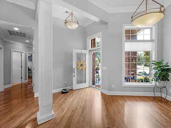 5th image of 1124 Fairvue Village Ln