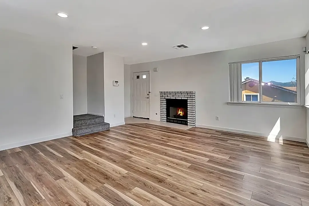 Building Photo - 505 San Pasqual Valley Rd #196