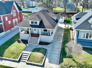 210 Elm St, Elgin, IL 60123