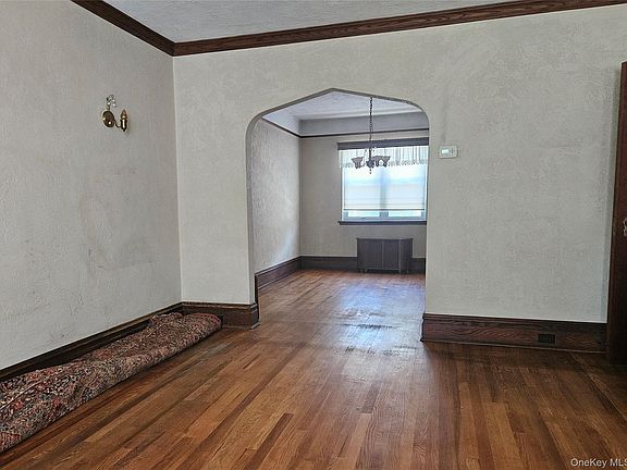3rd image of 8121 77th Avenue