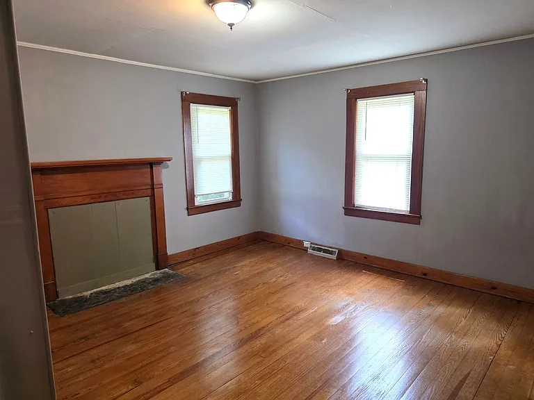 2560 S Main St — Photo 12