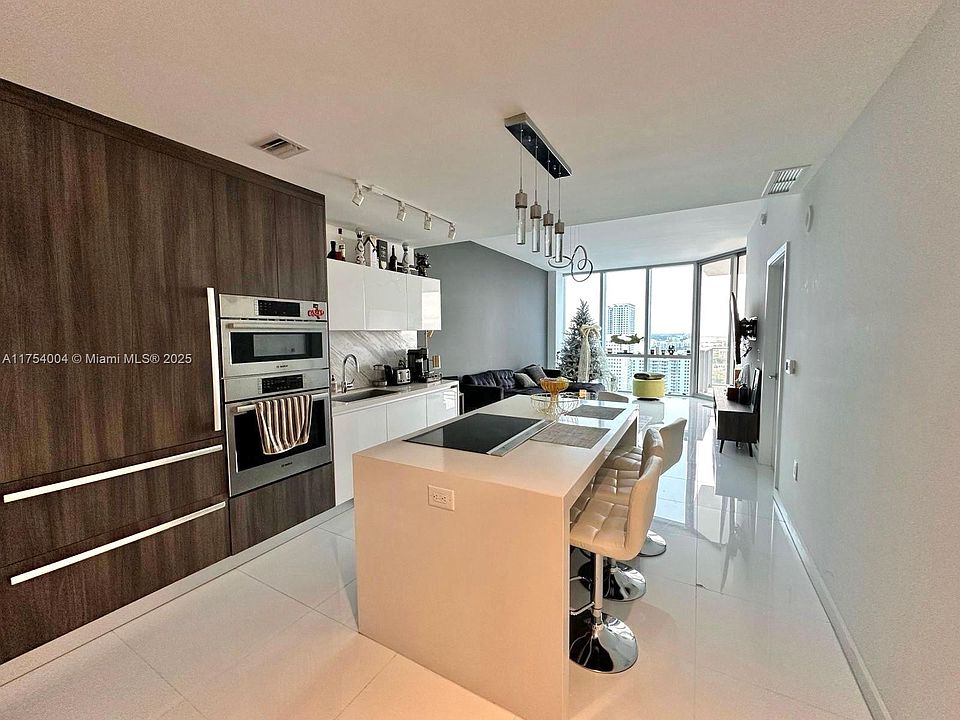 1st image of 851 NE 1st Ave #2306
